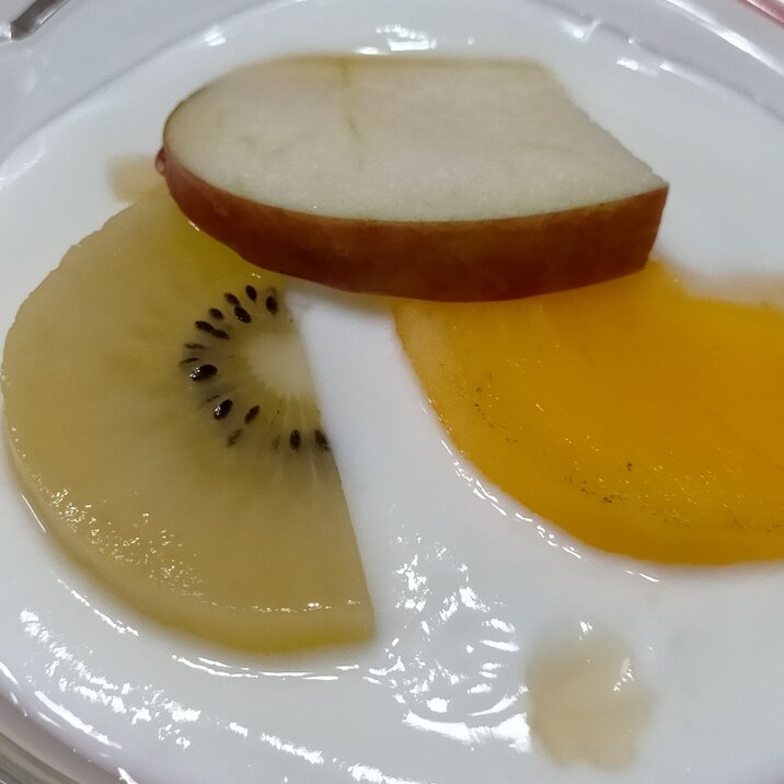 りんご＊柿＊キウイのデザート♡ヨーグルト♪